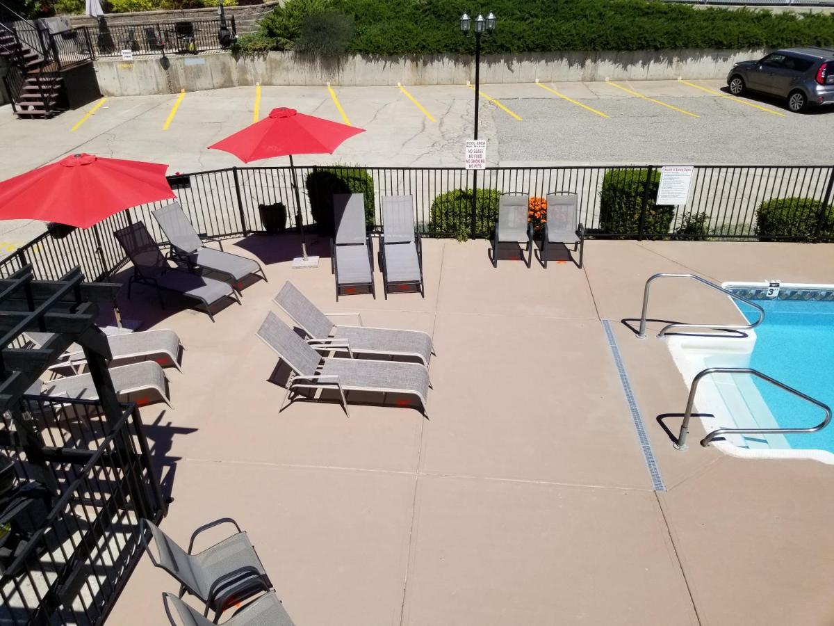 Osoyoos Lakeview Inn & Suites Екстер'єр фото